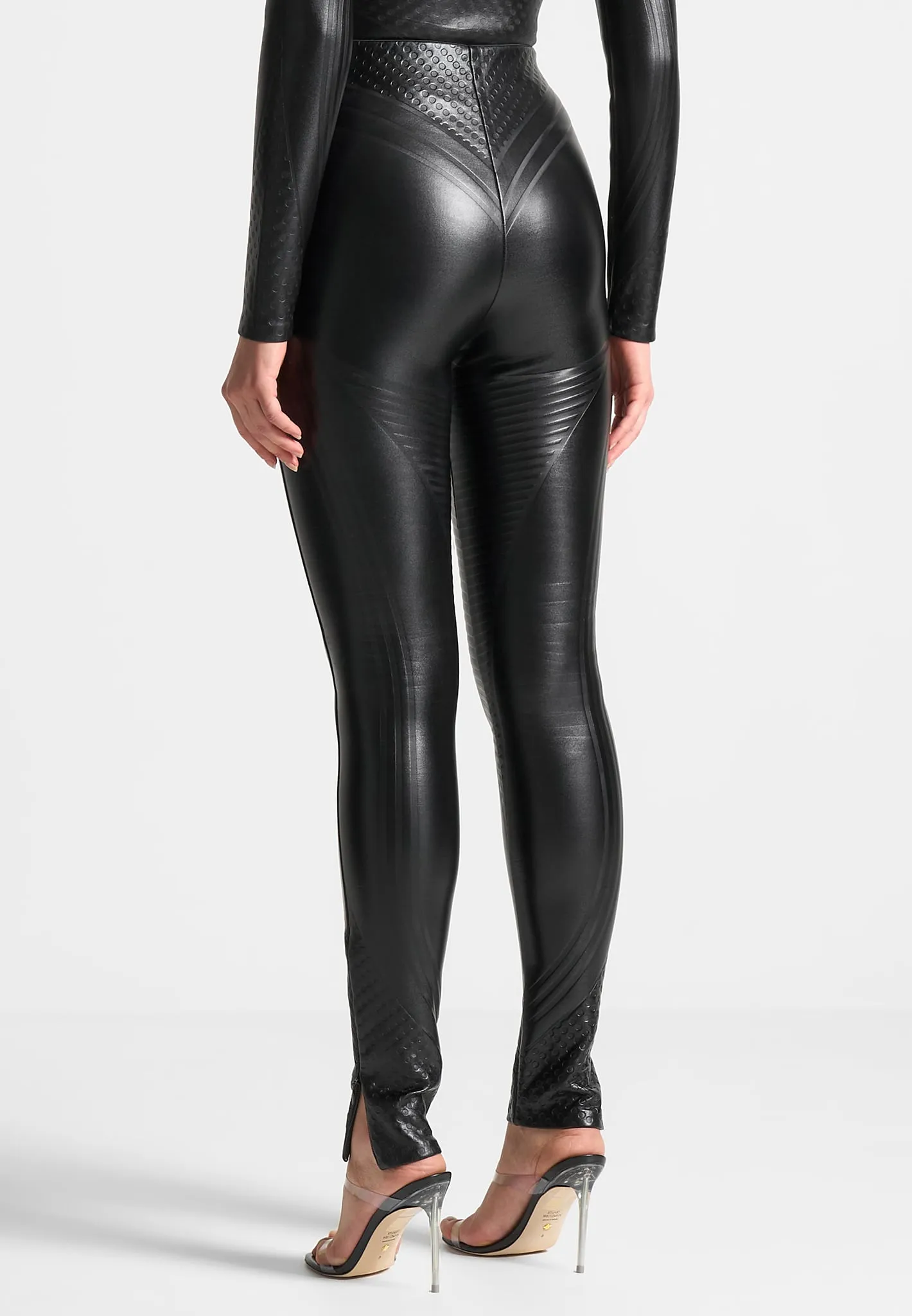 Debossed Contour Leggings - Black