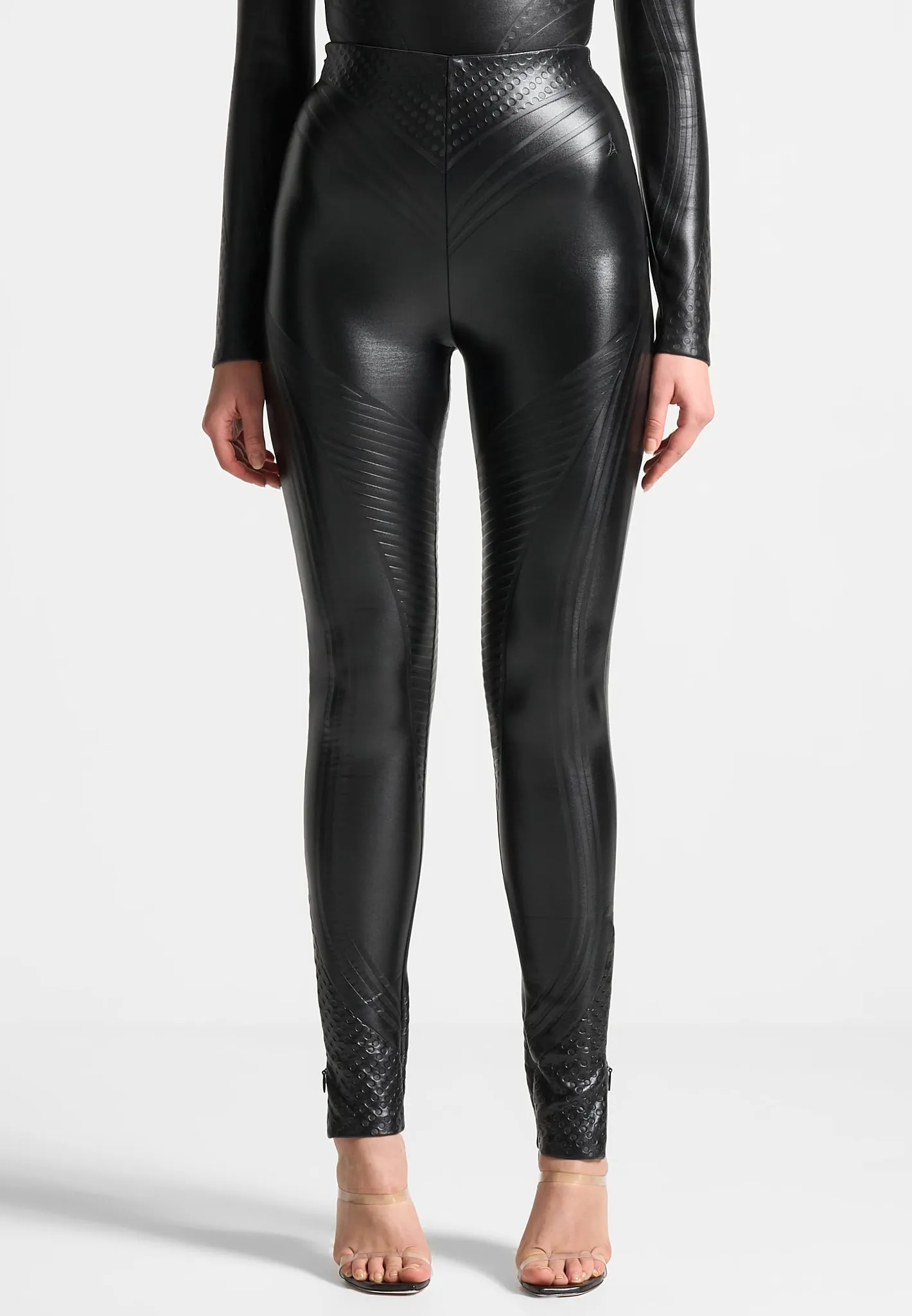 Debossed Contour Leggings - Black