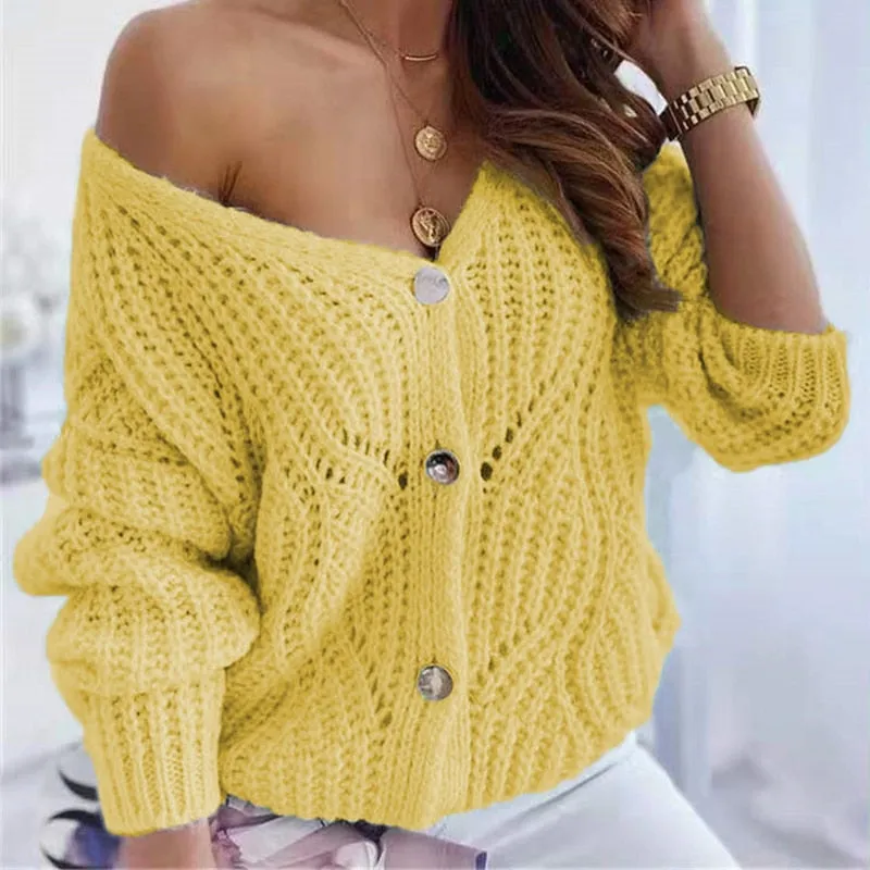 Fiona Pullover | Eleganter, weicher, schulterfreier Pullover in Übergröße mit Knöpfen