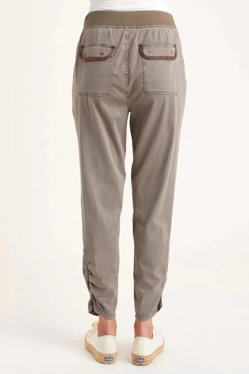 Leanne Pant - Foothills