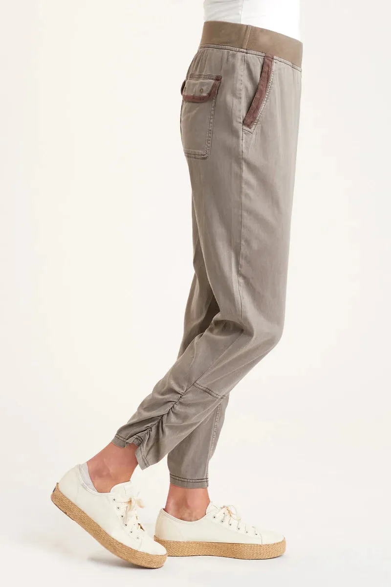 Leanne Pant - Foothills